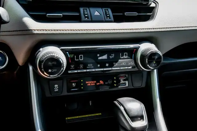 2019 Toyota RAV4 Hybrid Limited • SUNROOF • COOLED LEATHER • CP/ in Cars & Trucks in Cornwall - Image 25