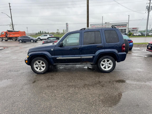 2007 Jeep Liberty LIMITED in Cars & Trucks in London - Image 2