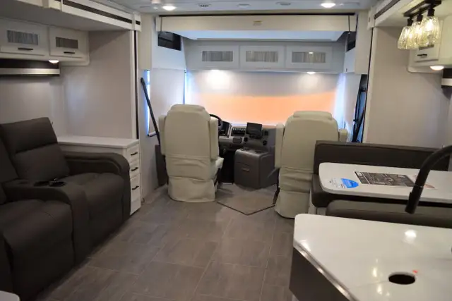 2023 SPORTSCOACH 354QS in RVs & Motorhomes in Kelowna - Image 26