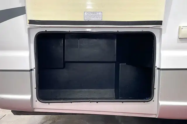 2010 Pleasure-Way Excel TS – Pre-Owned Class B Motorhome. in RVs & Motorhomes in Red Deer - Image 13