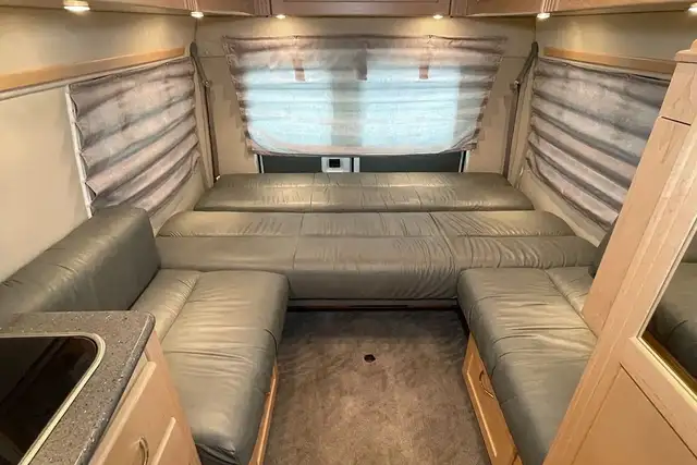 2010 Pleasure-Way Excel TS – Pre-Owned Class B Motorhome. in RVs & Motorhomes in Red Deer - Image 38