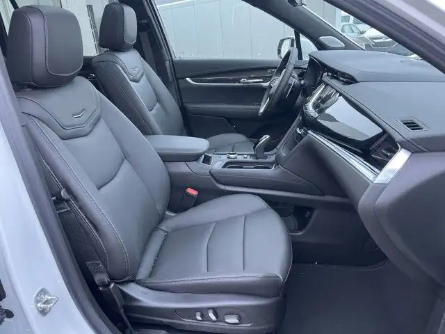 2025 Cadillac XT6 AWD Sport in Cars & Trucks in Edmonton - Image 29