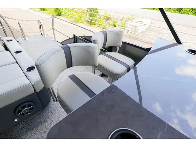 2025 Barletta Cabrio 24 UE in Powerboats & Motorboats in Québec City - Image 21
