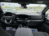 FRONT BUCKET SEATS WITH CENTRE CONSOLE|5.3L ECOTEC 3 V8 ENGINE|PREFERRED PACKAGE|X31 OFF-ROAD AND PR... (image 7)