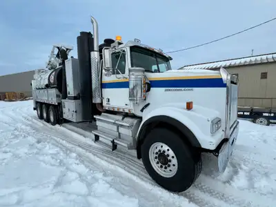 2013 WESTERN STAR 4900 8X6 VACUUM EXCAVATOR TANK TRUCK Detroit DD15 14.8 L Diesel Engine, 695,478 Km...