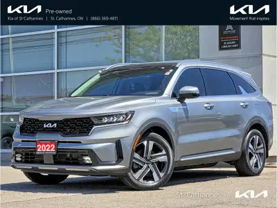 This locally traded and accident-free 2022 Kia Sorento PHEV EX+ is a stylish and eco-conscious SUV,...