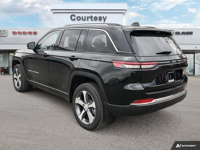 2023 Jeep Grand Cherokee 4xe | Hybrid | Sunroof in Cars & Trucks in Calgary - Image 3