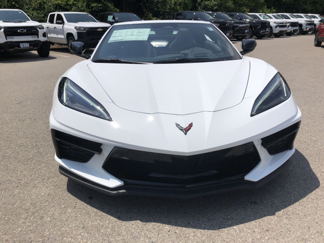 2025 Chevrolet Corvette 2LT Convertible in Cars & Trucks in London - Image 2