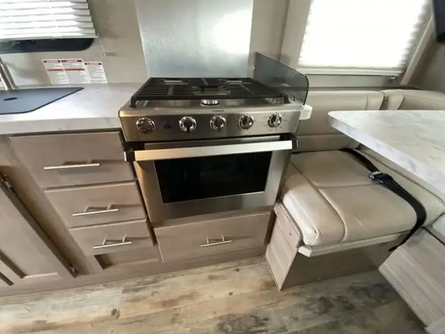 2022 Adventurer LP Class C Adventurer 19RD in RVs & Motorhomes in Edmonton - Image 18