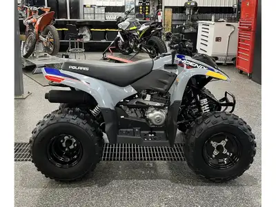 2025 Polaris PHOENIX 200 Les photos peuvent être à titre indicatif et sans inscription. Les promotio...