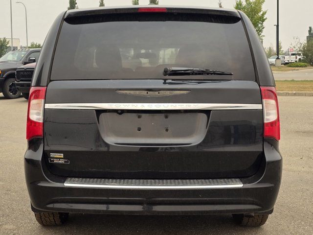 2016 Chrysler Town & Country Touring in Cars & Trucks in Grande Prairie - Image 4