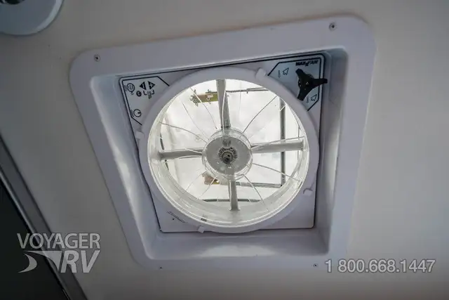 2025 Winnebago Ekko 22A AWD POP-TOP in RVs & Motorhomes in Kelowna - Image 23
