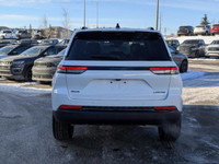 This Jeep Grand Cherokee has a strong Regular Unleaded V-6 3.6 L/220 engine powering this Automatic... (image 5)