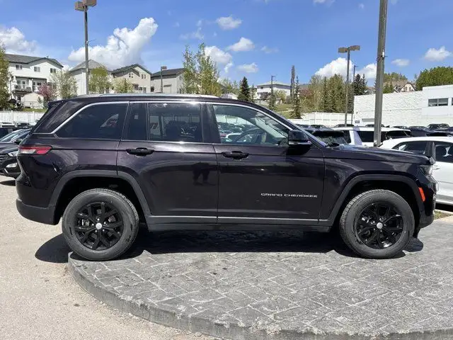 2023 Jeep Grand Cherokee Limited 4WD | No Accidents in Cars & Trucks in Calgary - Image 4