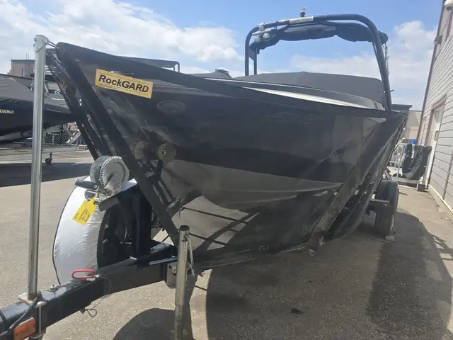 2014 Glastron 185 GLS FINANCING AVAILABLE in Powerboats & Motorboats in Saskatoon - Image 11