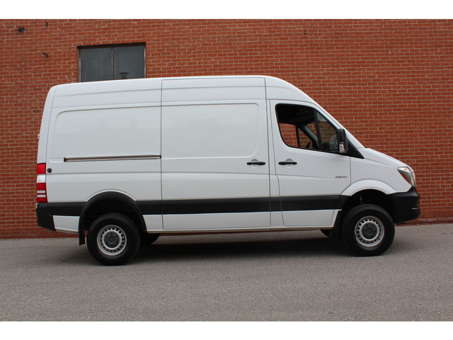  2015 Mercedes-Benz Sprinter \"4X4\" - \"HIGH ROOF\" - \"3.0L DI dans Autos et camions  à Ville de Toronto - Image 4