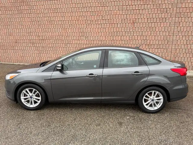2017 Ford Focus SE | ONE OWNER | BACK-UP CAM | BLUETOOTH | ALLOY dans Autos et camions dans Région d’Oshawa/Durham - Image 4