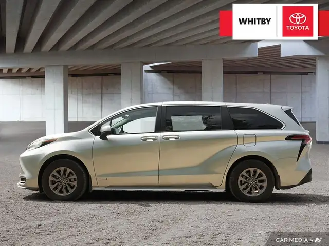 2021 Toyota Sienna LE Hybrid AWD 2.5L / 8-Passenger / Parking Ca in Cars & Trucks in Oshawa / Durham Region - Image 5