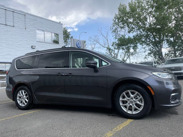 2022 Chrysler Pacifica Touring L in Cars & Trucks in Calgary - Image 2