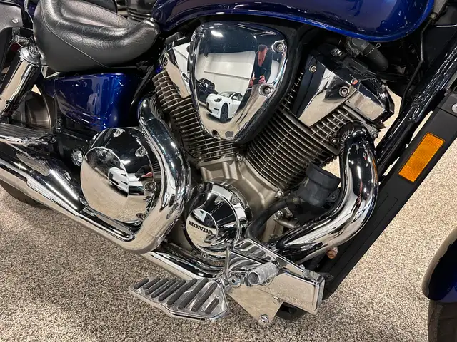 2002 Honda VTX 1800 in Street, Cruisers & Choppers in Calgary - Image 7