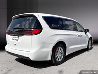 *2024 Chrysler Pacifica Touring L | Leatherette Seats | Carplay * Previous daily rental. Spacious, c... (image 4)
