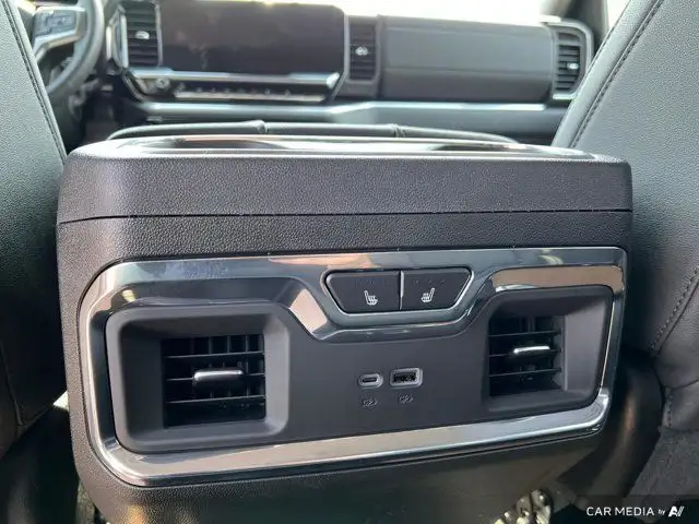 2025 Chevrolet Silverado 3500HD LTZ 4WD Crew Cab | 20IN FUEL dans Autos et camions dans Comté de Strathcona - Image 27