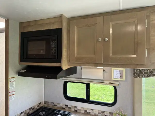 2020 Coachmen Leprechaun 270QB Motorisé classe C 2020 Coachmen L in RVs & Motorhomes in Lanaudière - Image 16