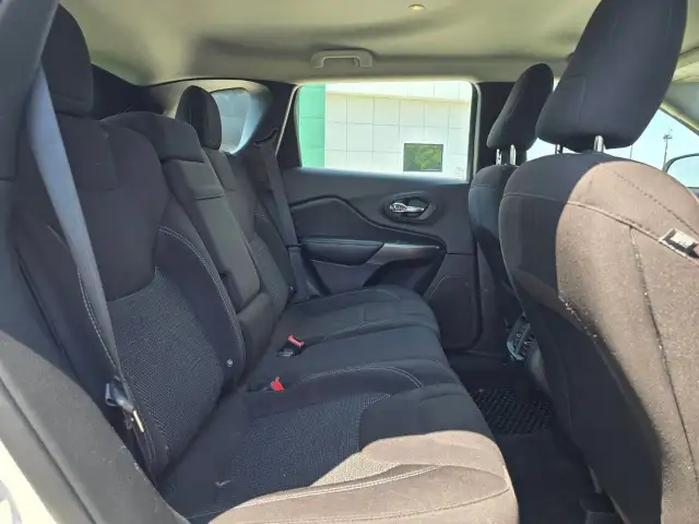 2019 Jeep Cherokee dans Autos et camions dans Ottawa - Image 24