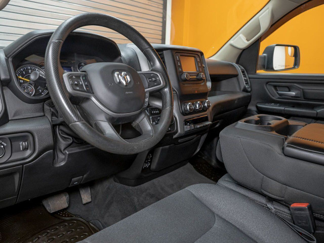 Ram 1500 TRADESMAN OFF ROAD 4X4 V8 *BEDLINER* BLUETOOTH USB 2020 in Cars & Trucks in Laurentides - Image 2