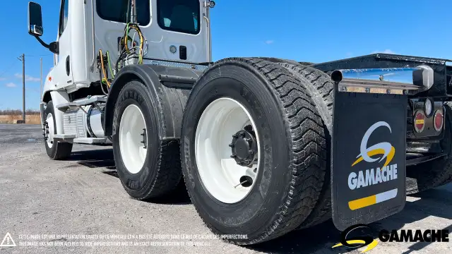 2011 FREIGHTLINER CASCADIA CA113DC DAY CAB in Heavy Trucks in Chilliwack - Image 8