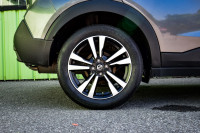 This 2019 Nissan Kicks is for sale today. This low mileage SUV has just 58,301 kms. It's grey in col... (image 5)