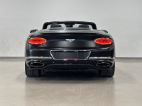La Bentley Continental GT Convertible Speed 2023 est une voiture de grand tourisme de luxe équipée d... (image 5)