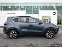 This Kia Sportage delivers a Regular Unleaded I-4 2.4 L/144 engine powering this Automatic transmiss... (image 5)