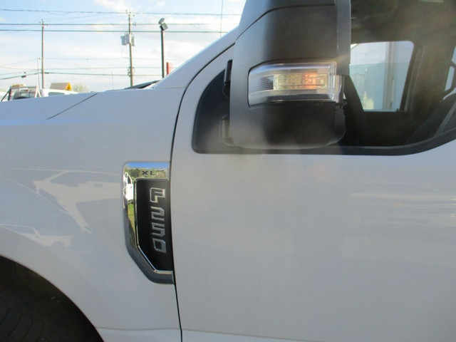 2017 Ford Super Duty F-250 SRW XL F 250 SUPER DUTY CREWCAB 4X4 F in Cars & Trucks in Laval / North Shore - Image 3