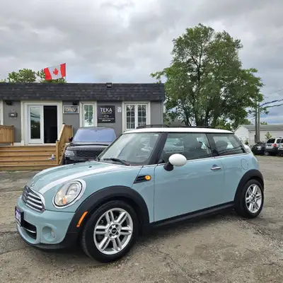 Two Sets Of Keys Sunroof Heated Seats Air Conditioning Keyless Entry Power Windows Power Locks Leath...