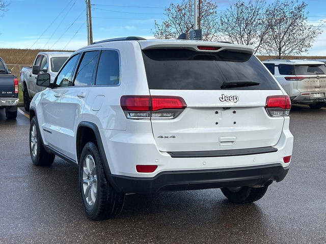  2021 Jeep Grand Cherokee LAREDO 4WD- No Accidents /Back up came in Cars & Trucks in Calgary - Image 4