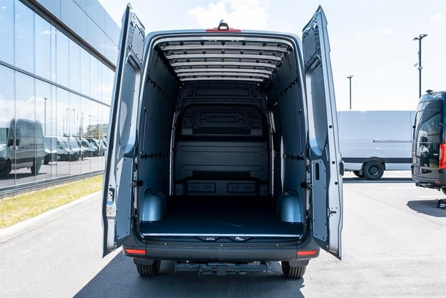 2025 Mercedes-Benz Sprinter 2500 170 Wheelbase High Roof RWD in Cars & Trucks in Laval / North Shore - Image 4