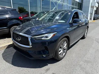 Superbe QX50 offert en version Luxe incluant le moteur 2.0L turbo à compression variable, la tractio...