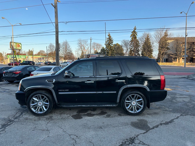 2010 Cadillac Escalade AWD | Luxury | DVD | Blindspot in Cars & Trucks in City of Toronto - Image 3