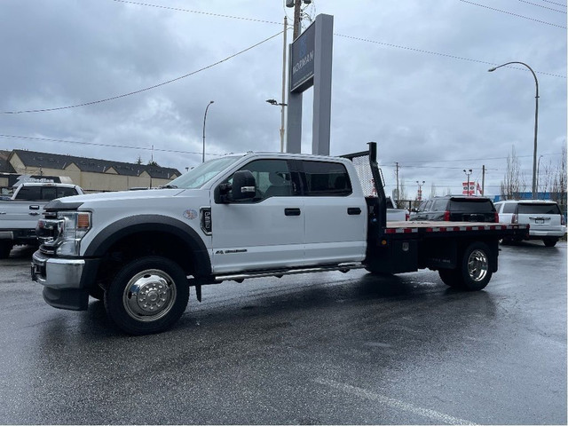  2022 Ford F-550 XLT DRW 4WD DIESEL PWR SEAT FLAT DECK GOOSE NEC in Cars & Trucks in Delta/Surrey/Langley - Image 3