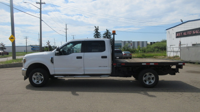 2017 Ford F-350 XLT CREW CAB FLAT DECK in Cars & Trucks in Edmonton