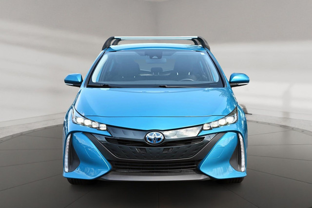2021 Toyota PRIUS PRIME BRANCHABLE + HYBRIDE + SIEGES CHAUFFANT  in Cars & Trucks in Longueuil / South Shore - Image 2