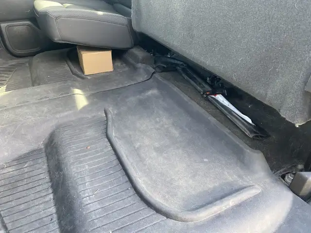 2018 GMC Sierra 1500 SLT in Cars & Trucks in Edmonton - Image 18