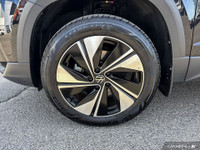 Power Windows, Remote Keyless Entry, Keyless Start, Xenon Headlights, Parking Assistance, Air Condit... (image 4)