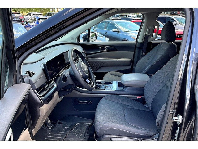 2025 Kia Carnival LX in Cars & Trucks in Barrie - Image 2