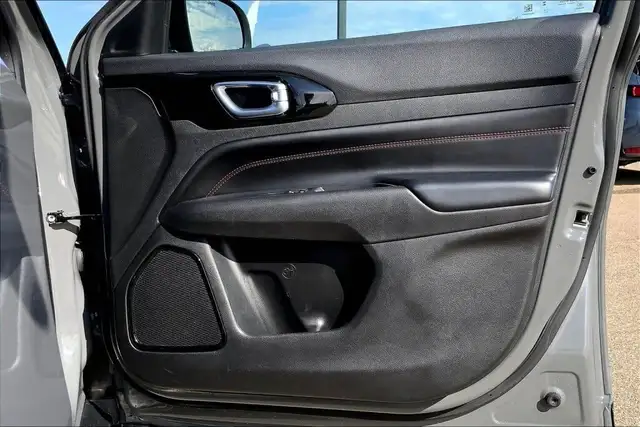 2023 Jeep Compass 4WD TRAILHAWK in Cars & Trucks in Edmonton - Image 24