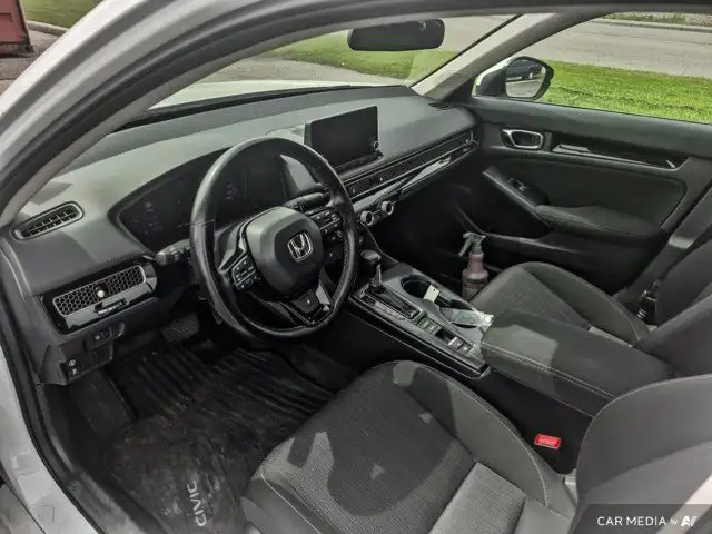 2022 Honda Civic Sedan EX | One Owner | Low Mileage | Lane Keep in Cars & Trucks in Calgary - Image 17