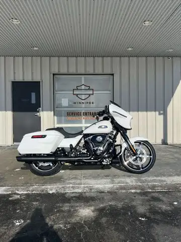2025 Harley-Davidson FLHX - Street Glide in Sport Touring in Winnipeg - Image 2