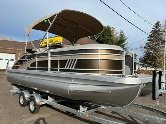 2023 BENNINGTON 22 LX in Powerboats & Motorboats in Fredericton