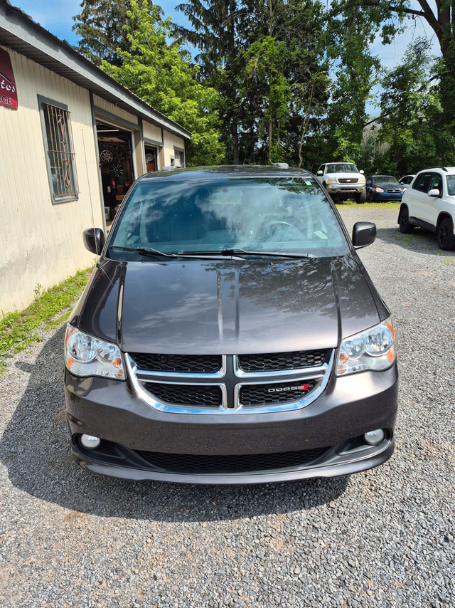 2014 Dodge Grand Caravan 30th Anniversary in Cars & Trucks in Lanaudière - Image 2
